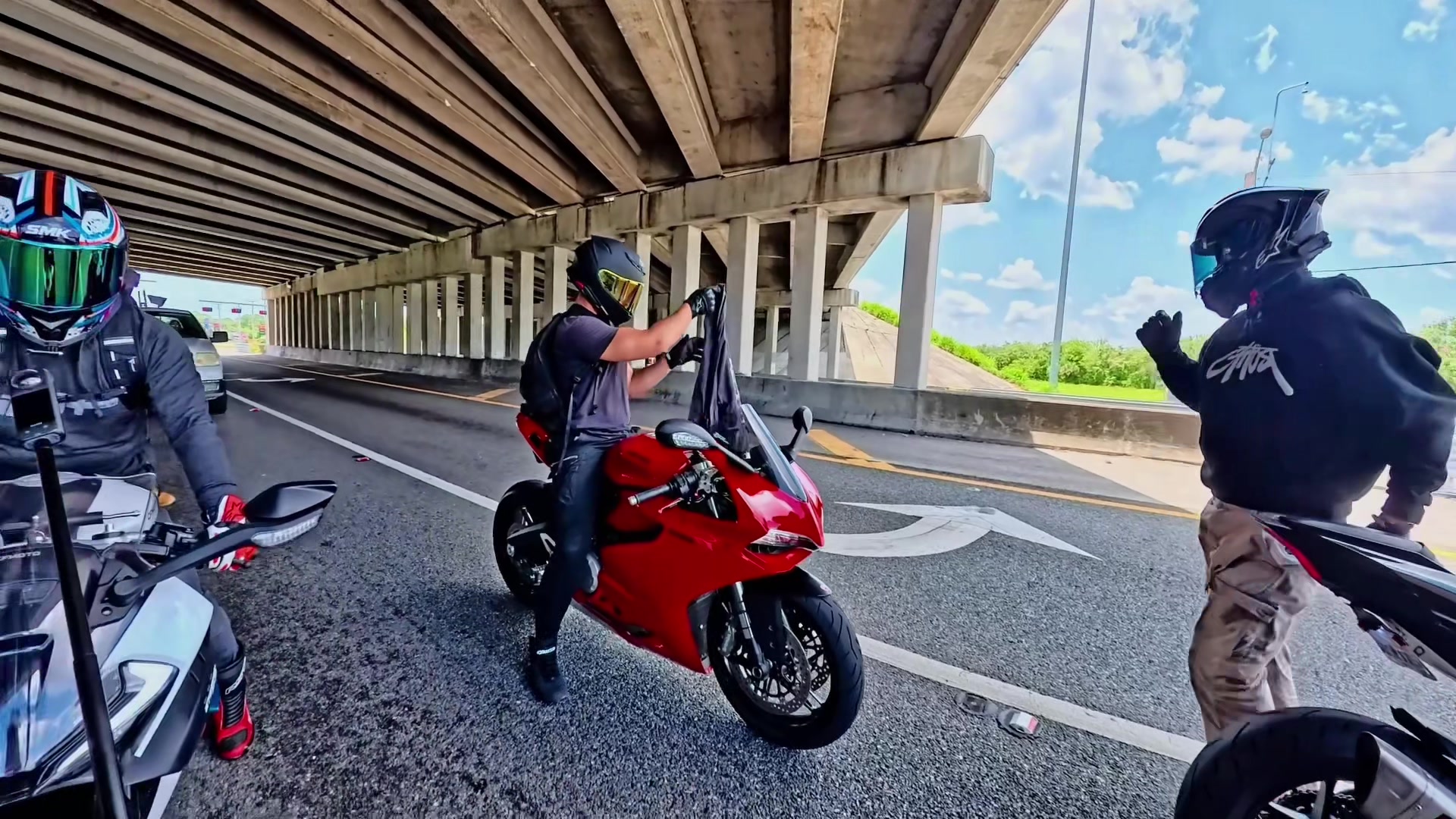 @moto_bob
