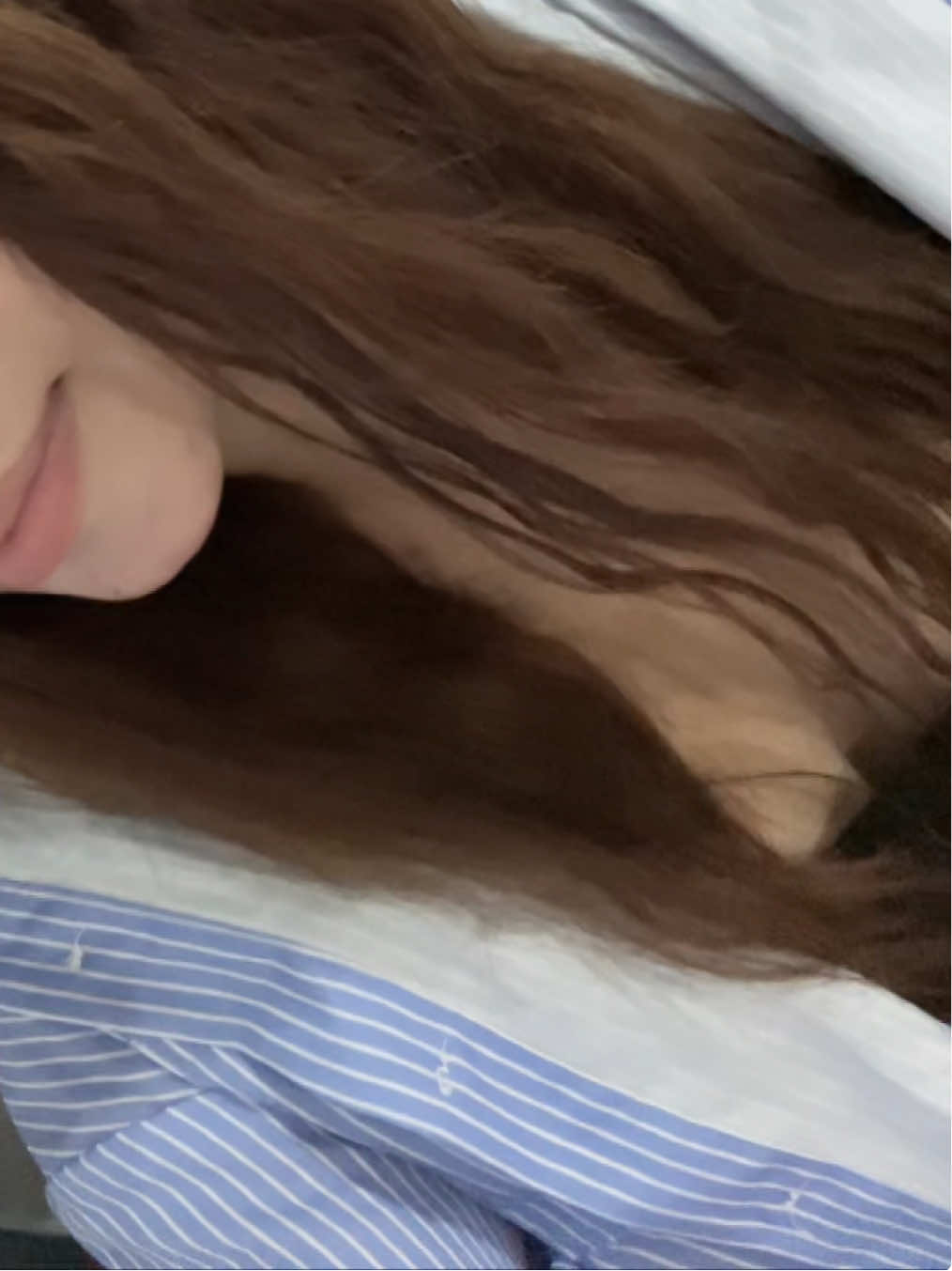 @•