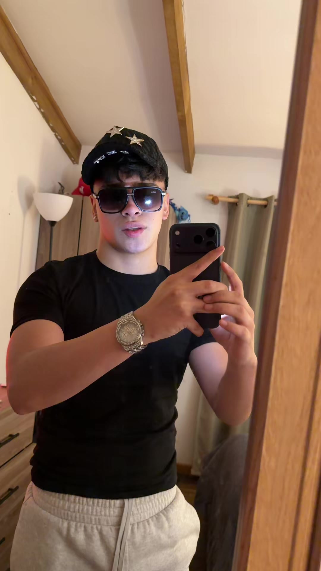 @aleeslr
