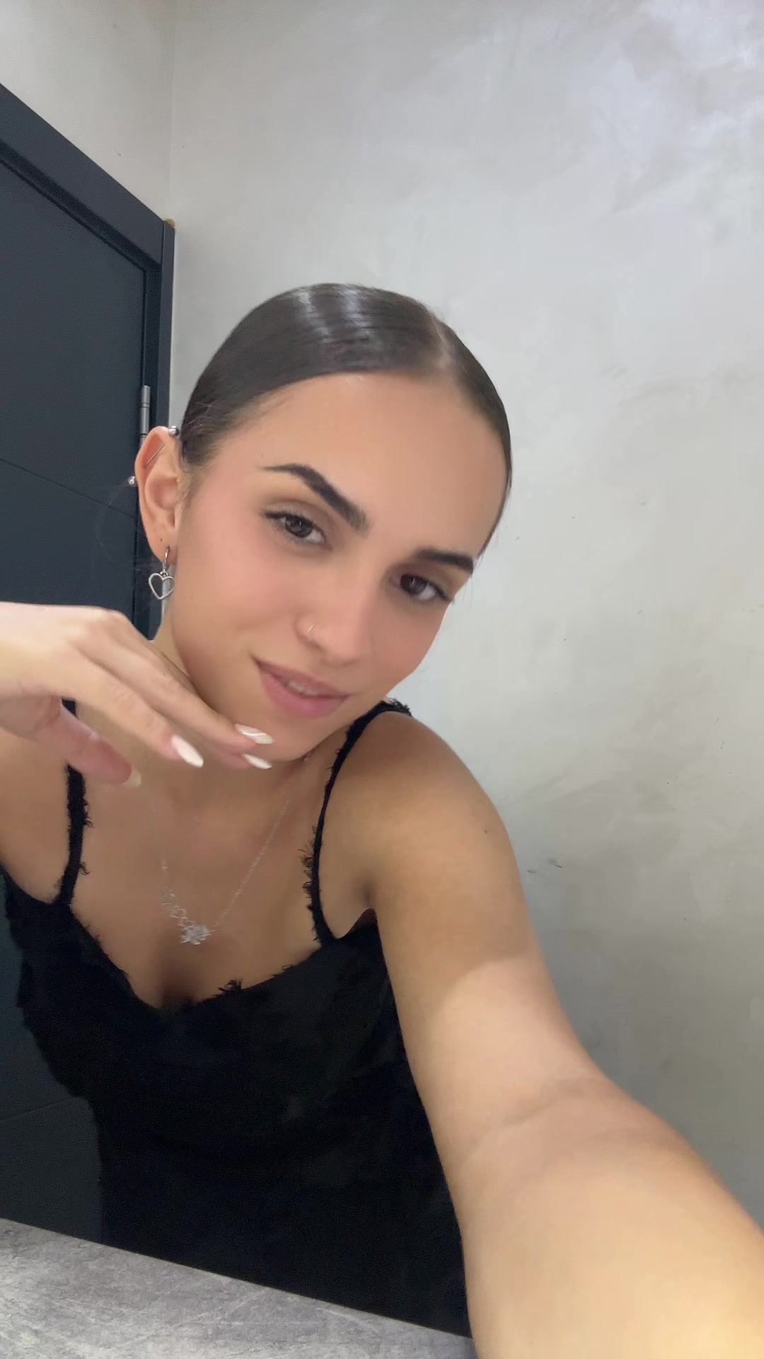 @leonoraaaa1