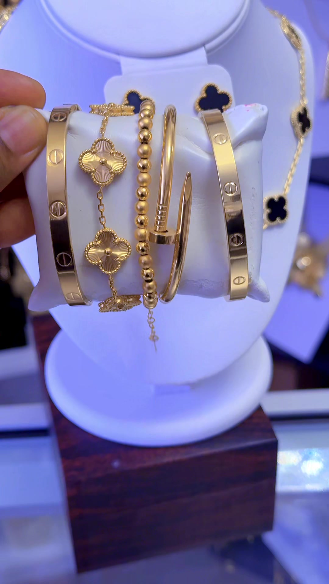@AbiFabbz jewelry 🇨🇦🇺🇸🇬🇧