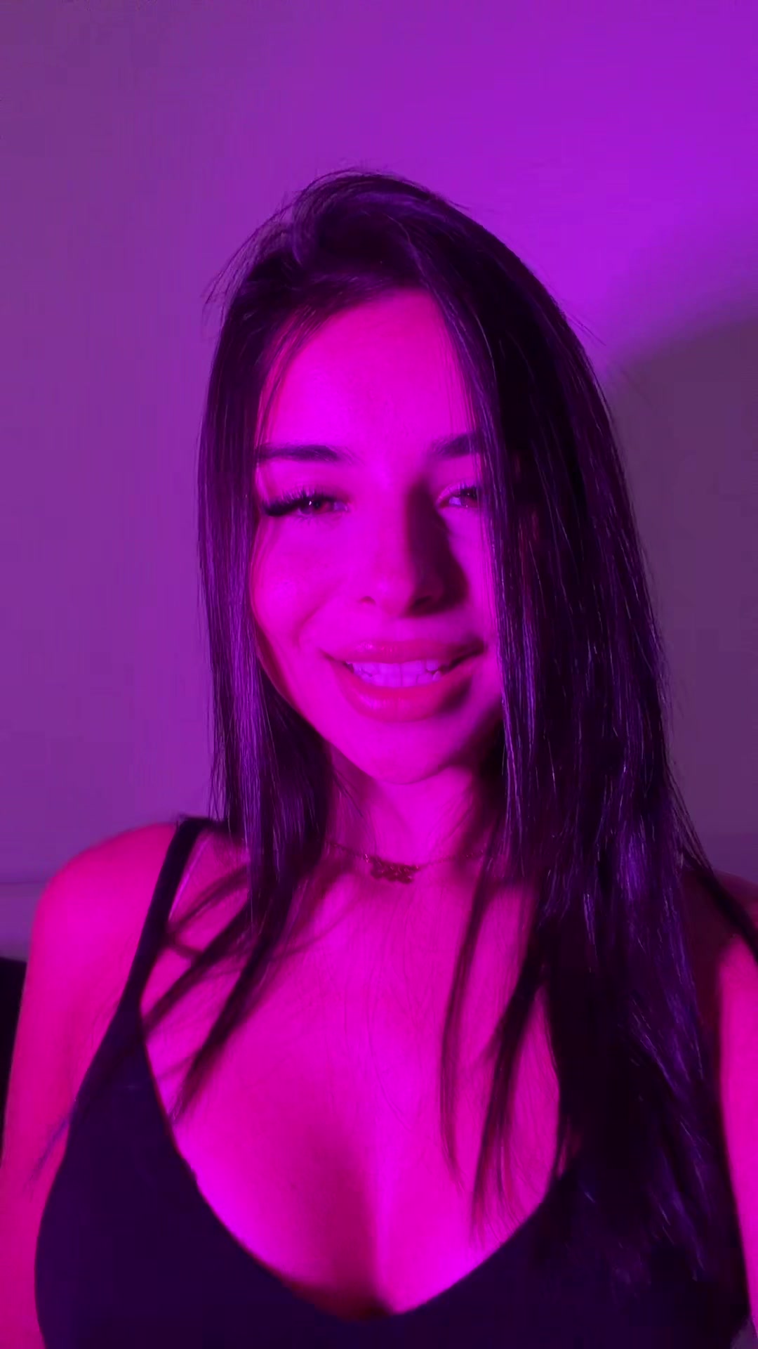 @vickyguez