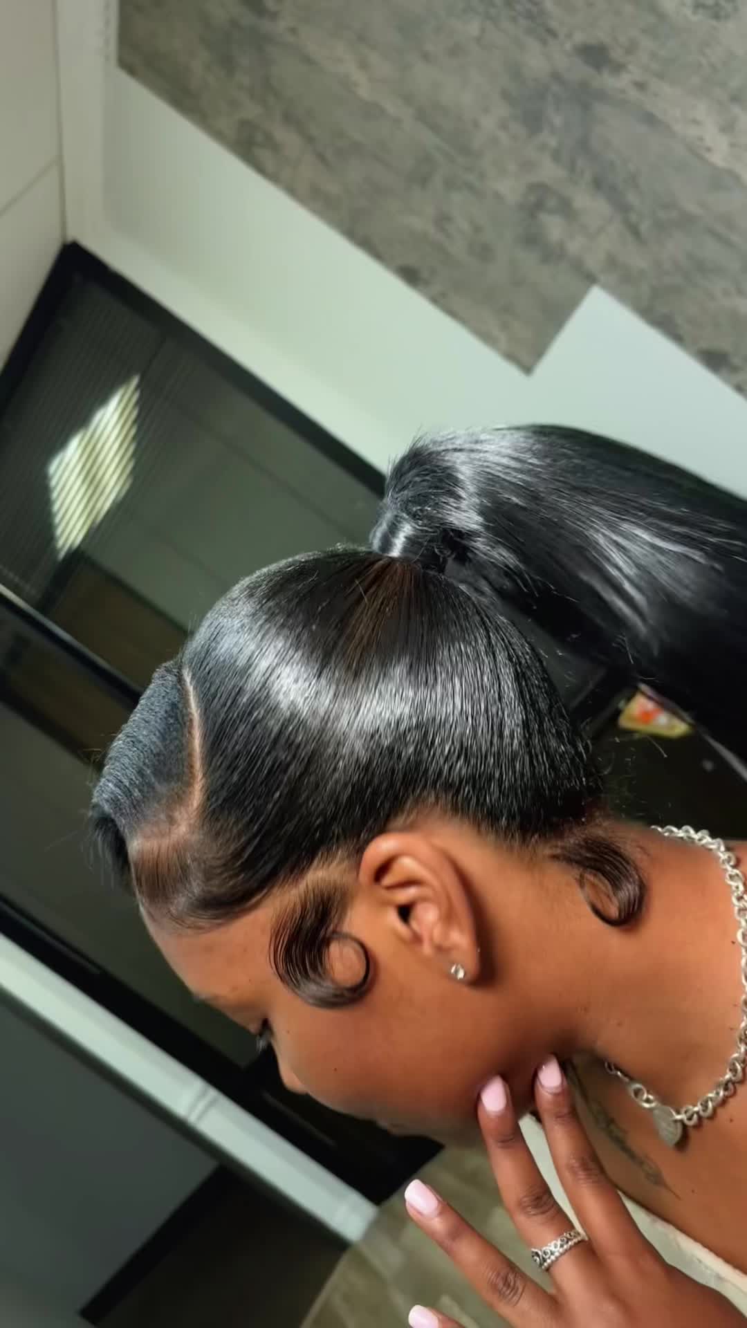@velourchels_