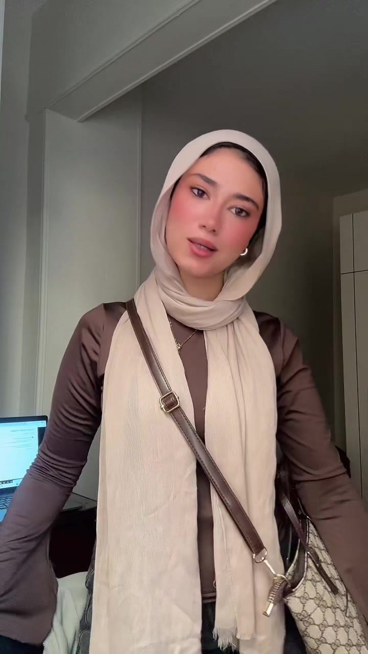 @هناااا