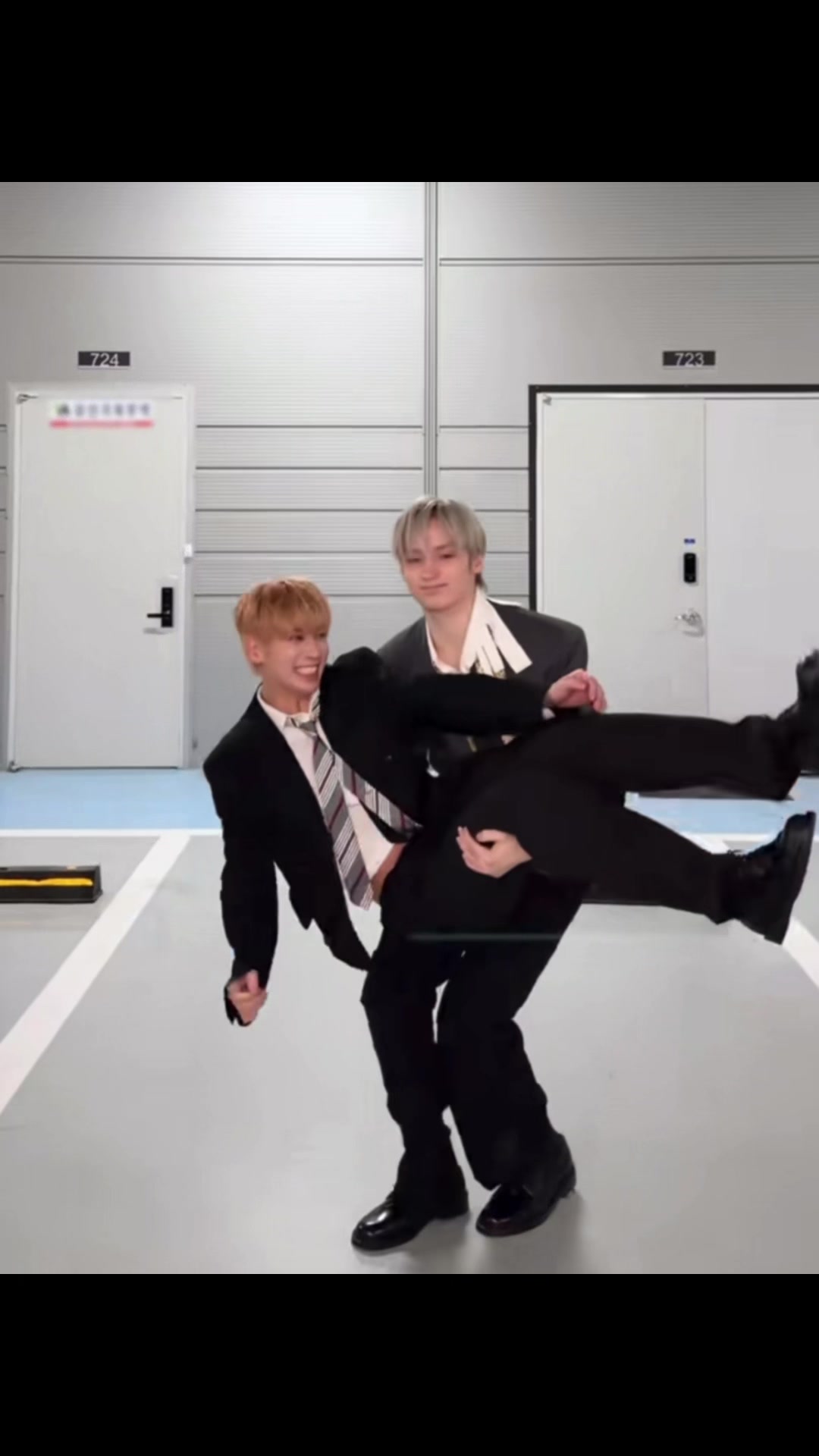 @lain🐶| is seeing txt! ˣʰ