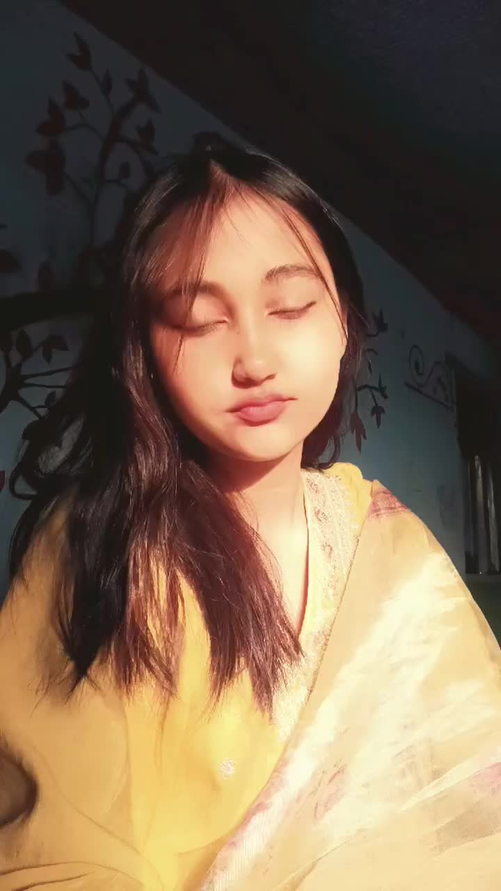 @YANA GURUNG👅