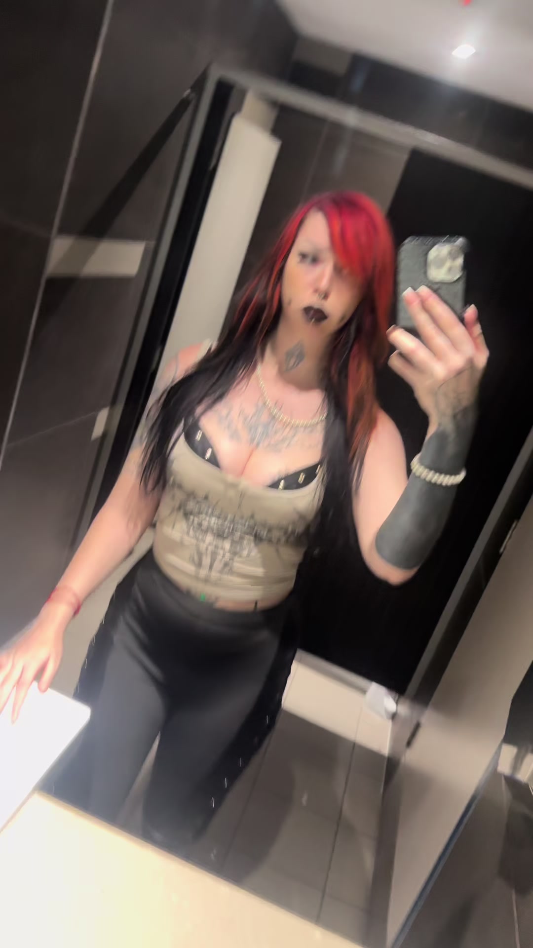 @LivingSkullz 🖤