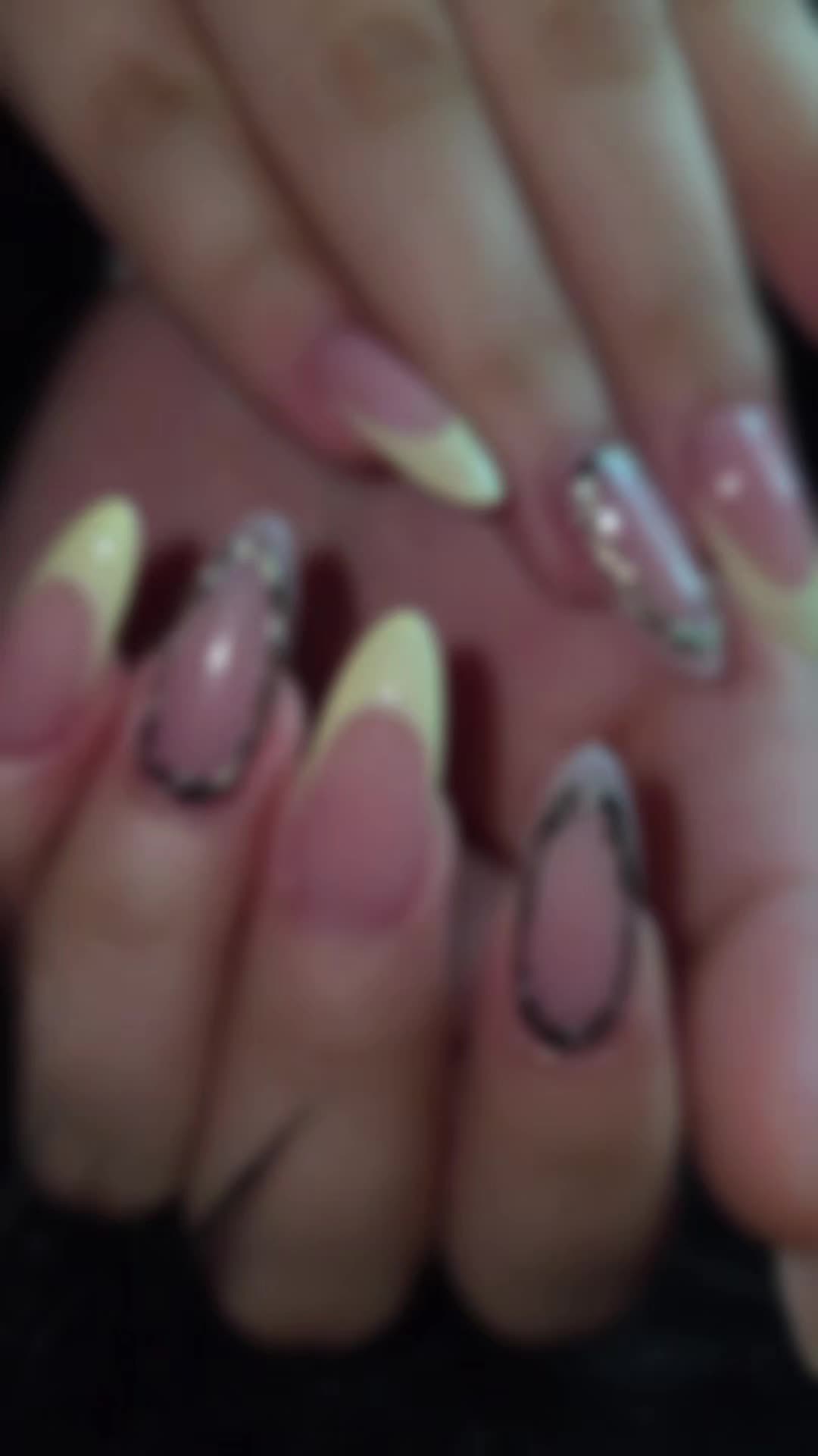@Elizabeth_nails
