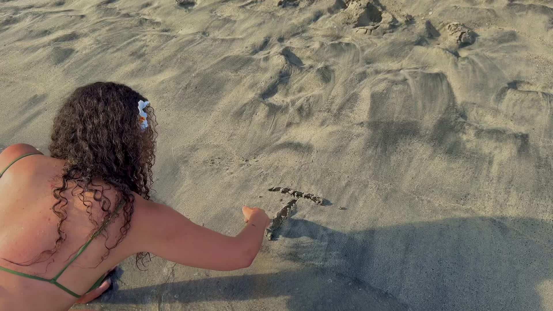 @mathildee.lt