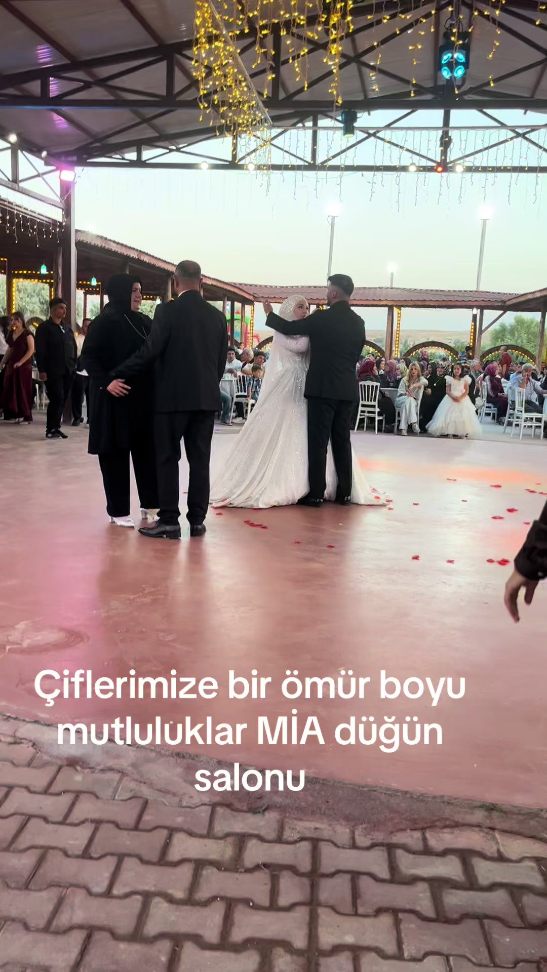 @𝕄&igrave;𝕒 𝔻&uuml;ğ&uuml;𝕟 𝕊𝕒𝕝𝕠𝕟𝕦