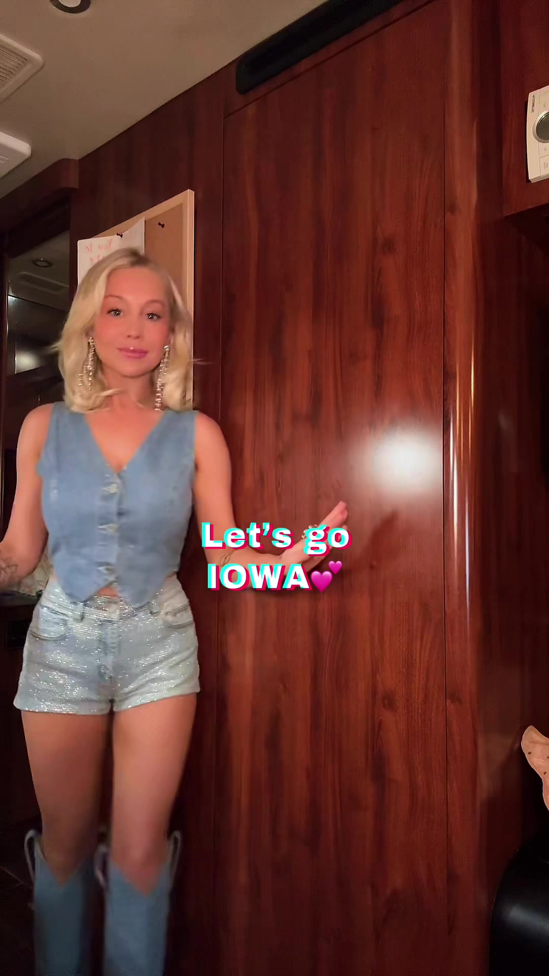 @RaeLynn