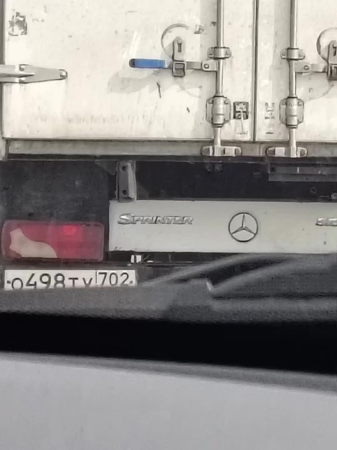 @Горила