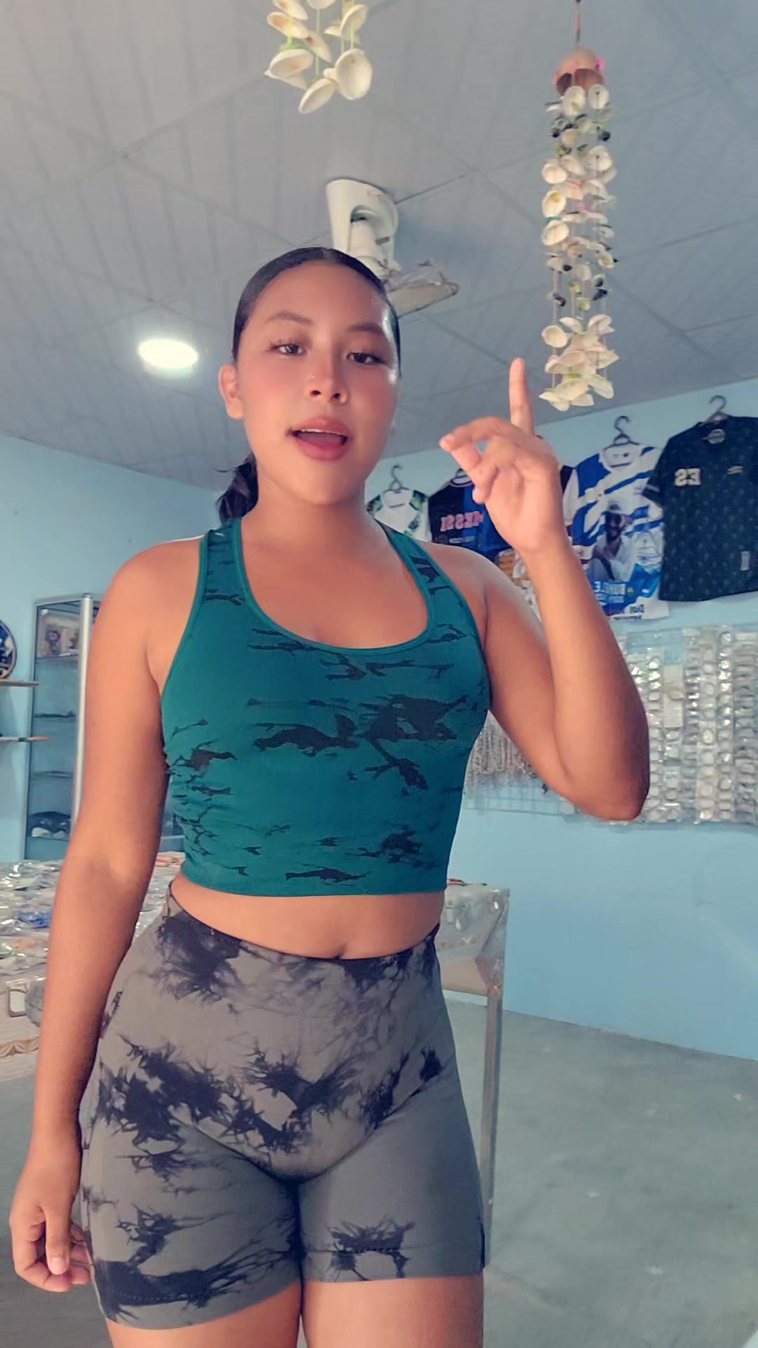 @𝐾𝑎𝑡𝑦_𝑆𝑎𝑛𝑐ℎ𝑥𝑧.👩🏾&zwj;🦱