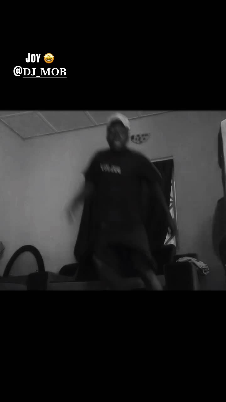 @YOUNG001