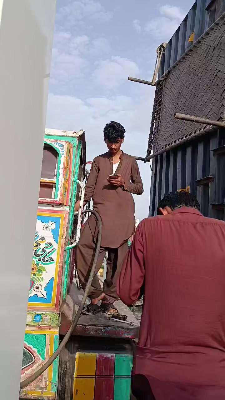 @Tähîř Dhíłłôń official
