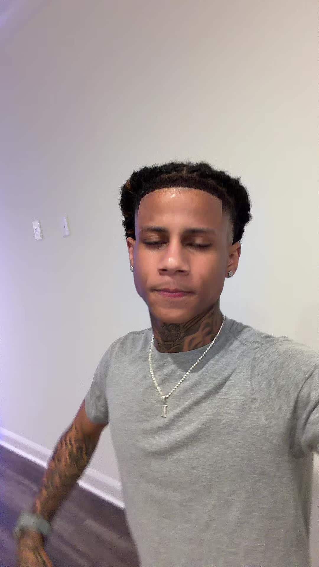 @whytayy
