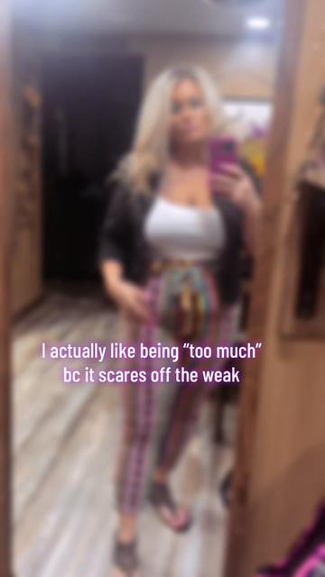 @HotMessMissRiss🩷