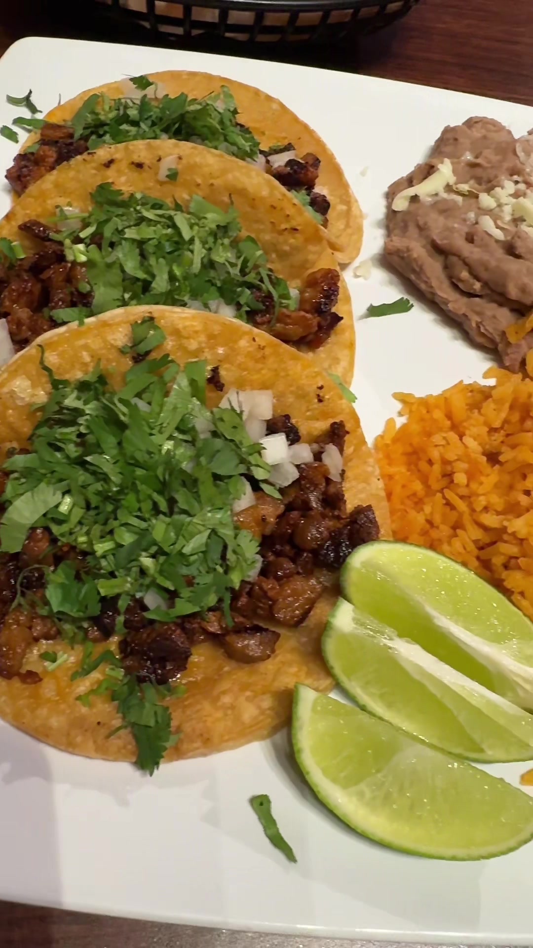 @chicago_to_lax_chivo