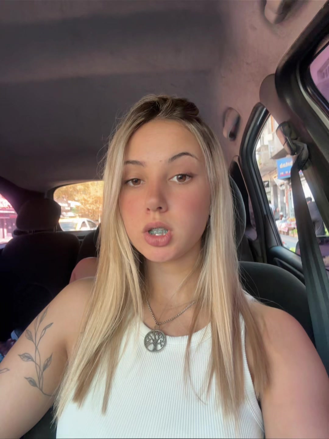 @vickymilaan