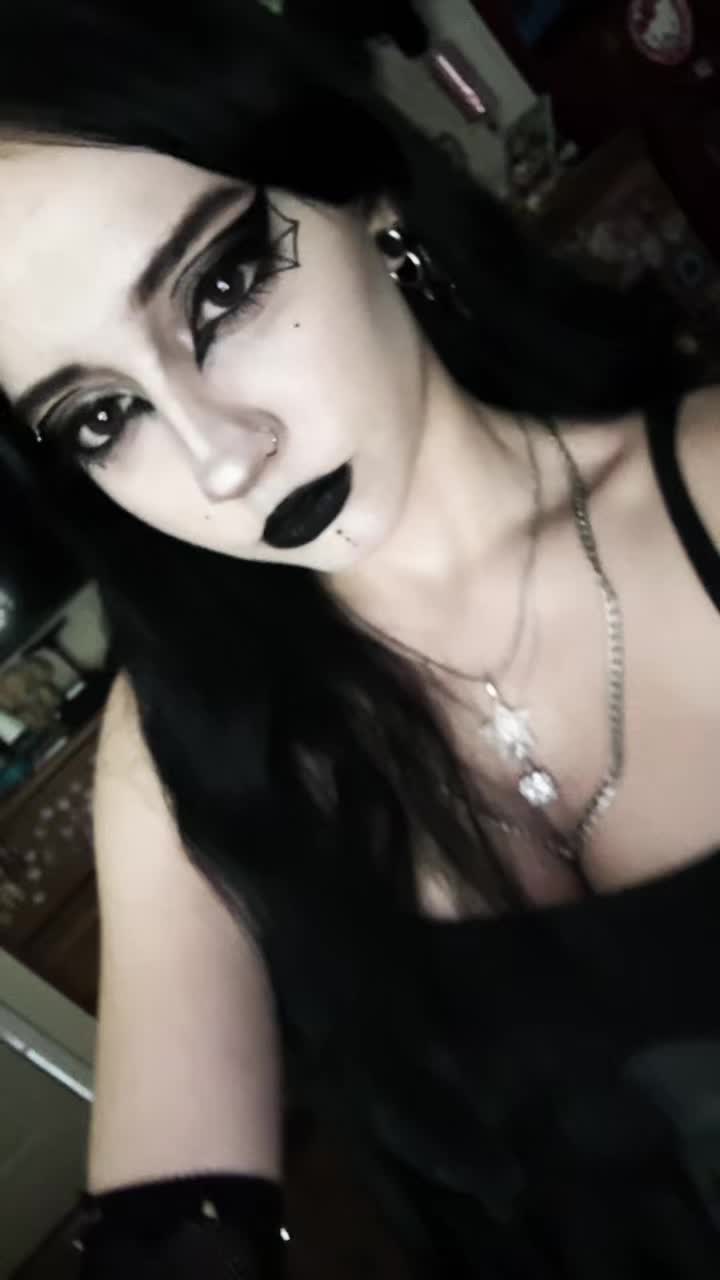 @Lilly 🖤🦇