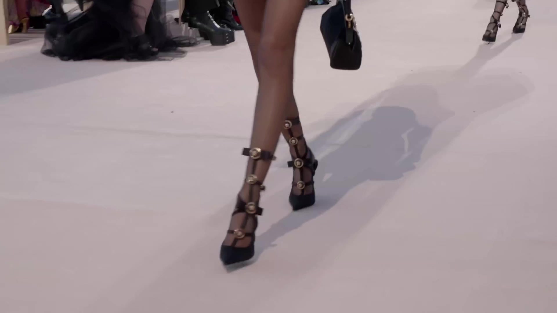 @runwaymoodell