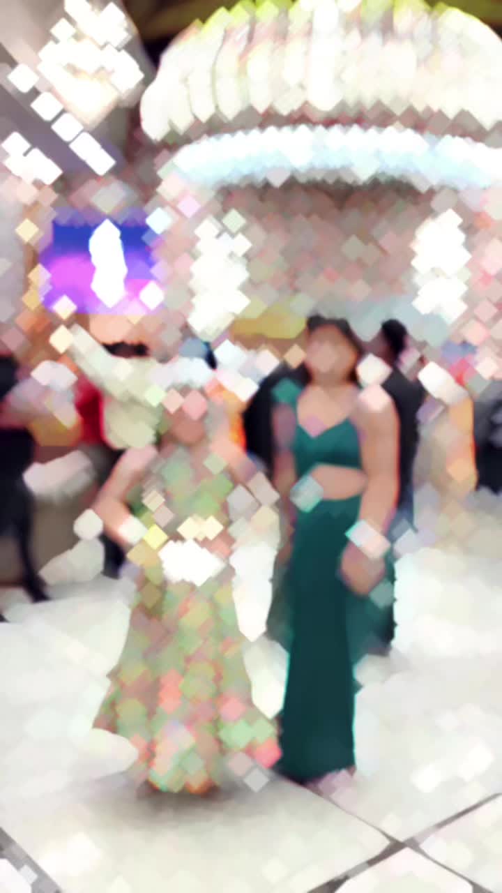 @AYESHA_KHAN_