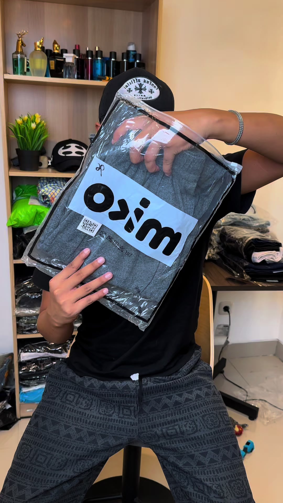 @𝘼𝙛𝙛𝙨𝙝𝙤𝙥_