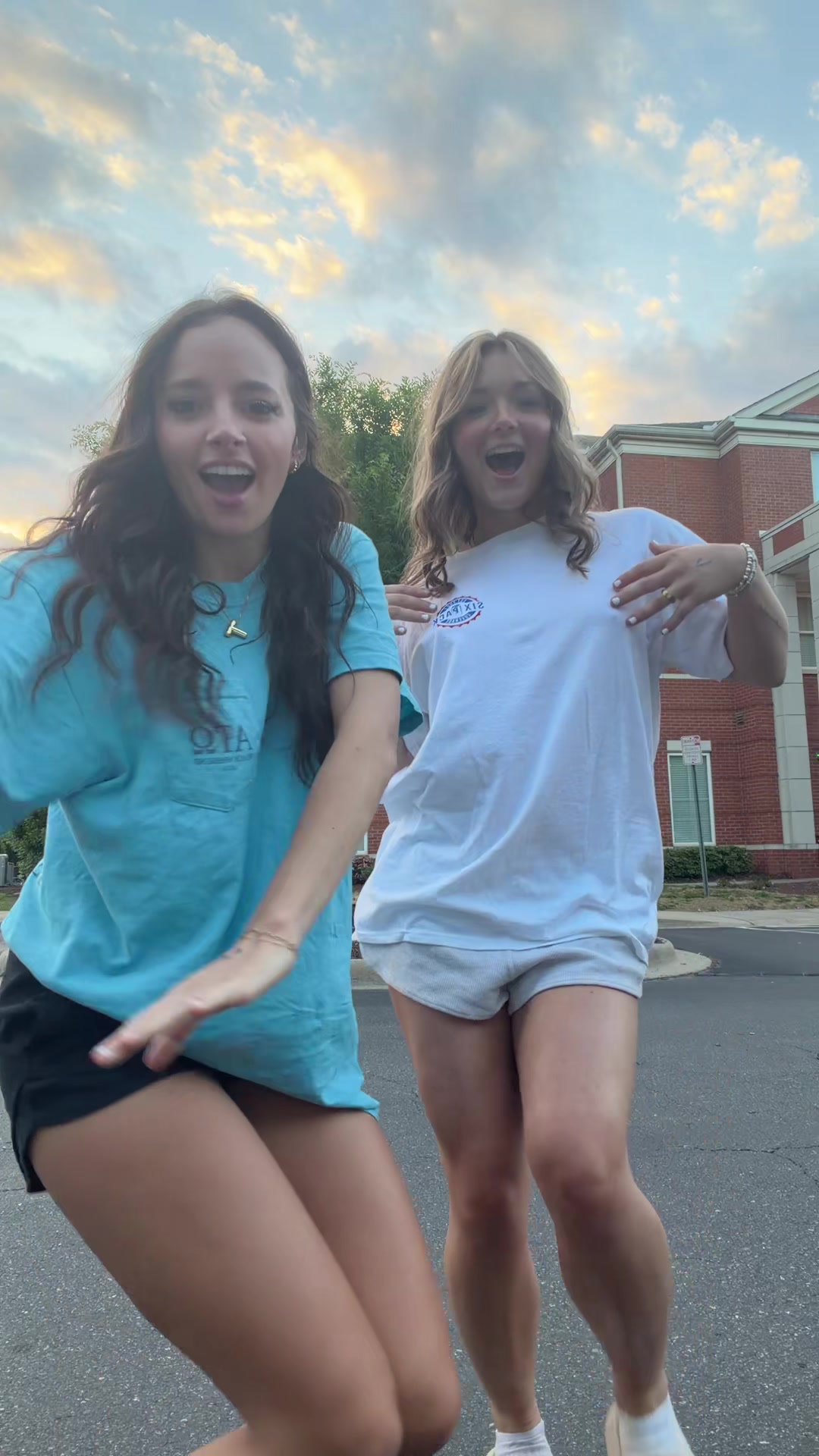 @bella