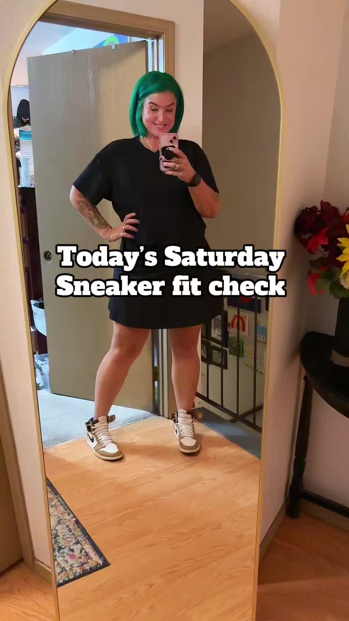@elliethesneakermom