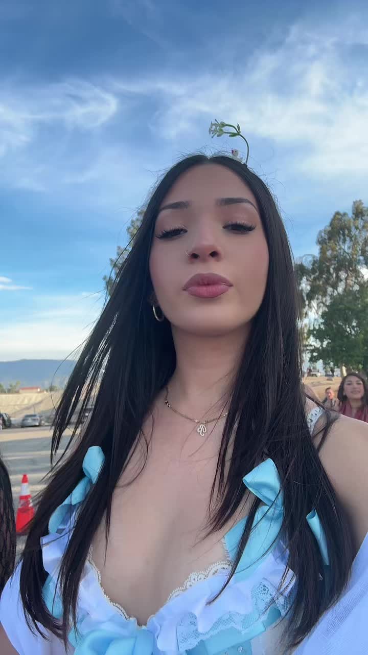 @Bella