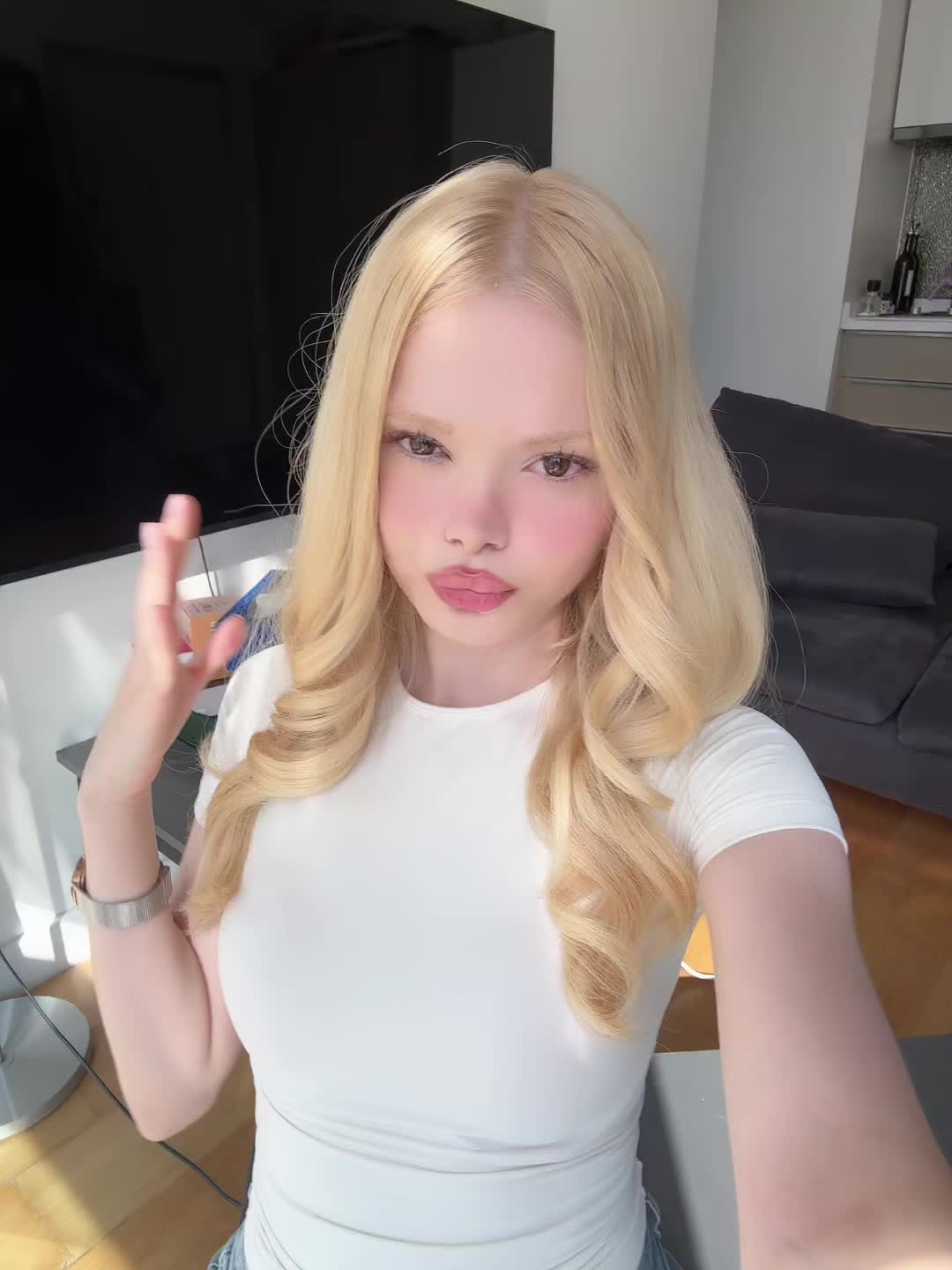 @Stella 👱🏻♀️