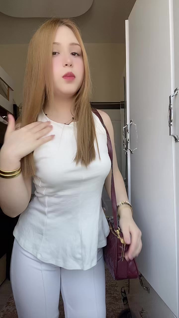 @laraabsk_