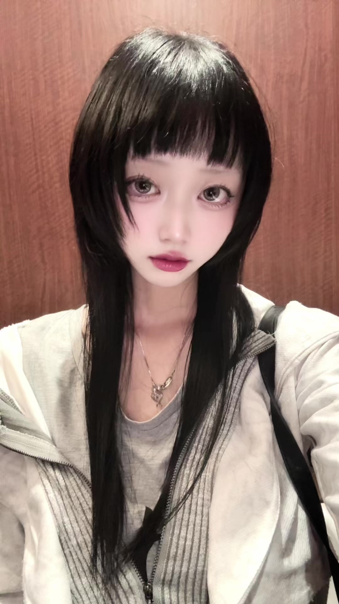 @か