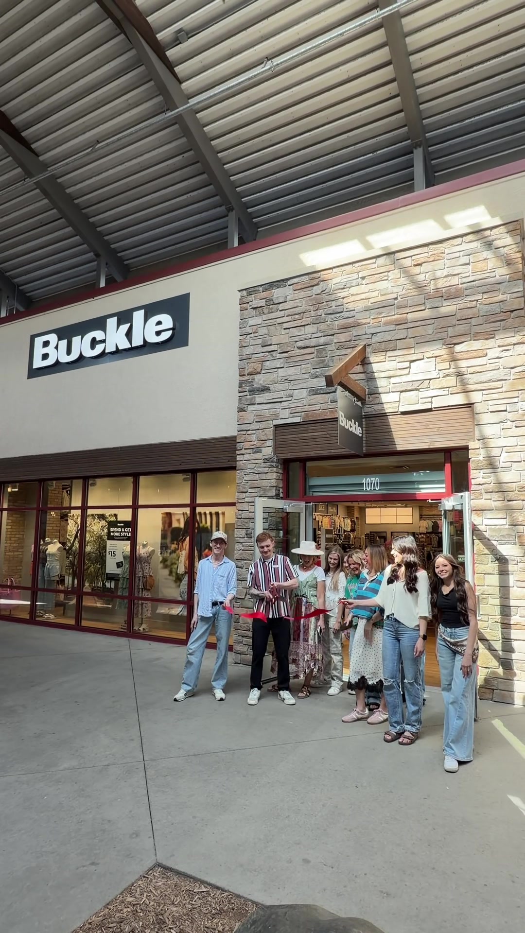@outletsatthedells