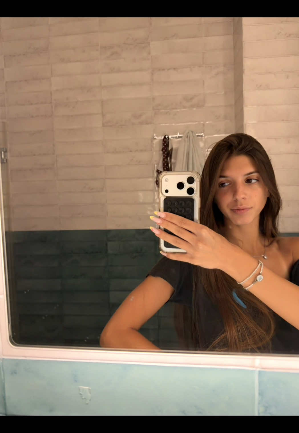 @Ayala_ariel10