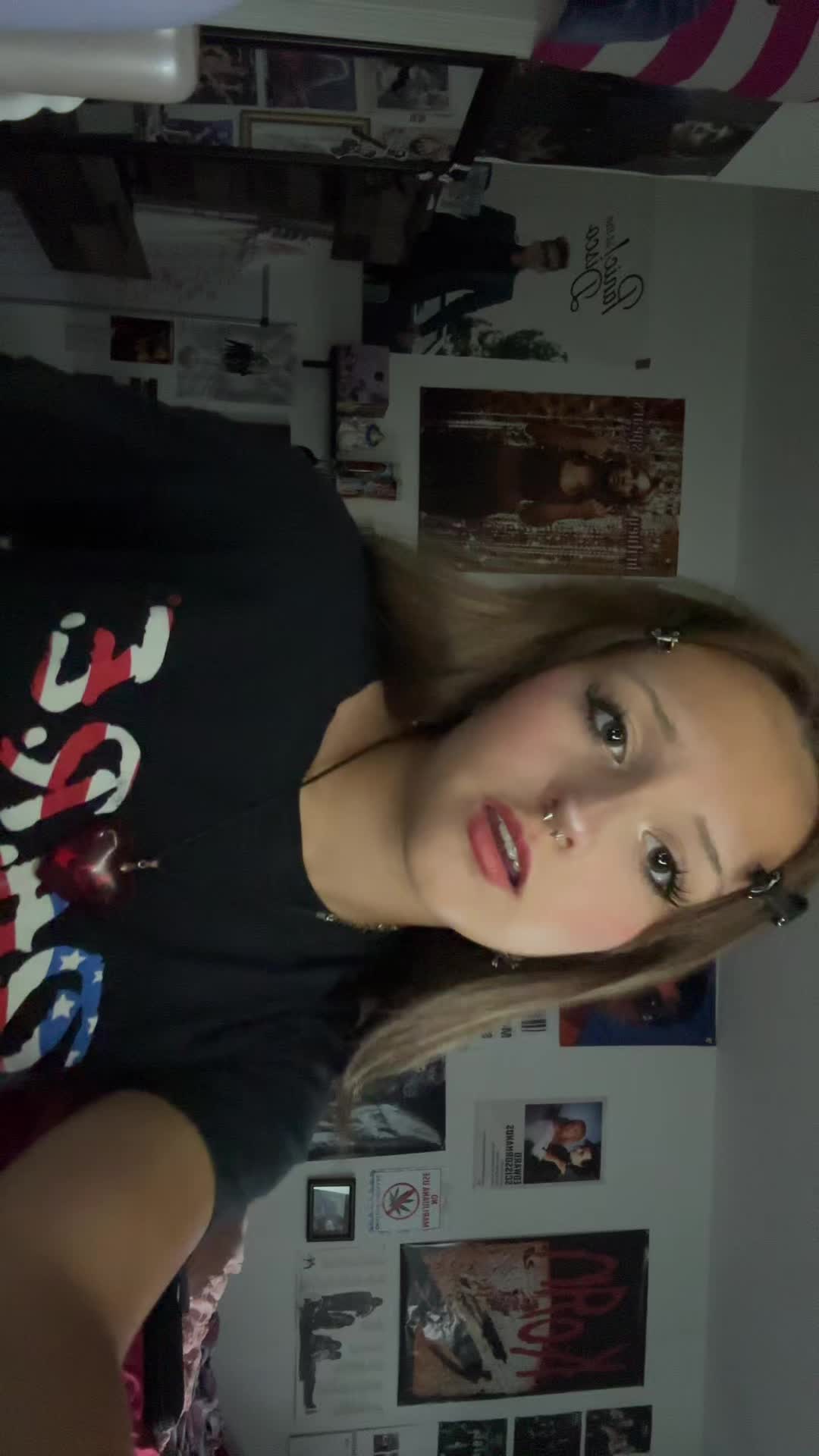 @𝑀𝒶𝒹𝑒𝓁𝓎𝓃 ˚˙•∘♪