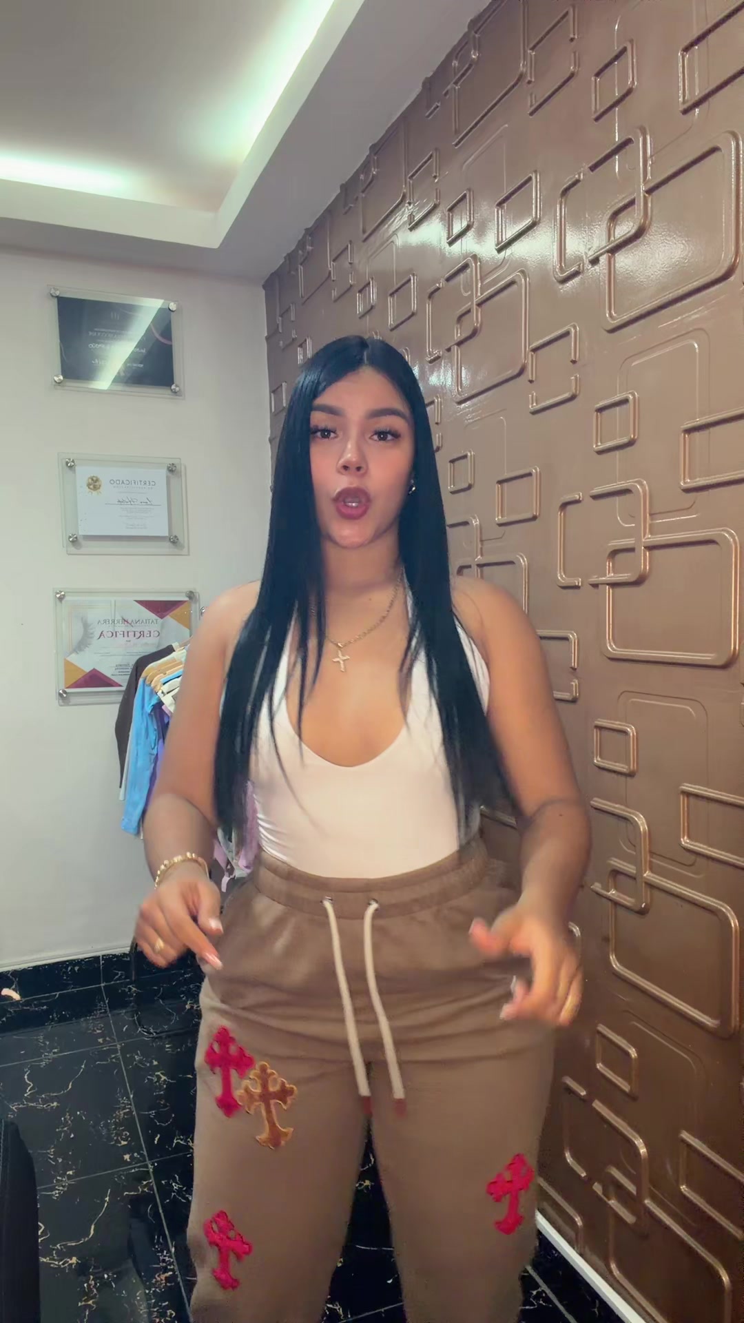@Laura hurtado