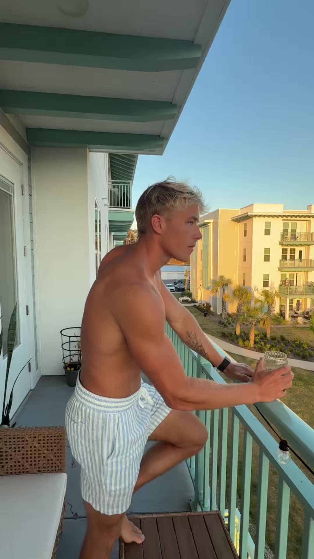 @livelikeian_