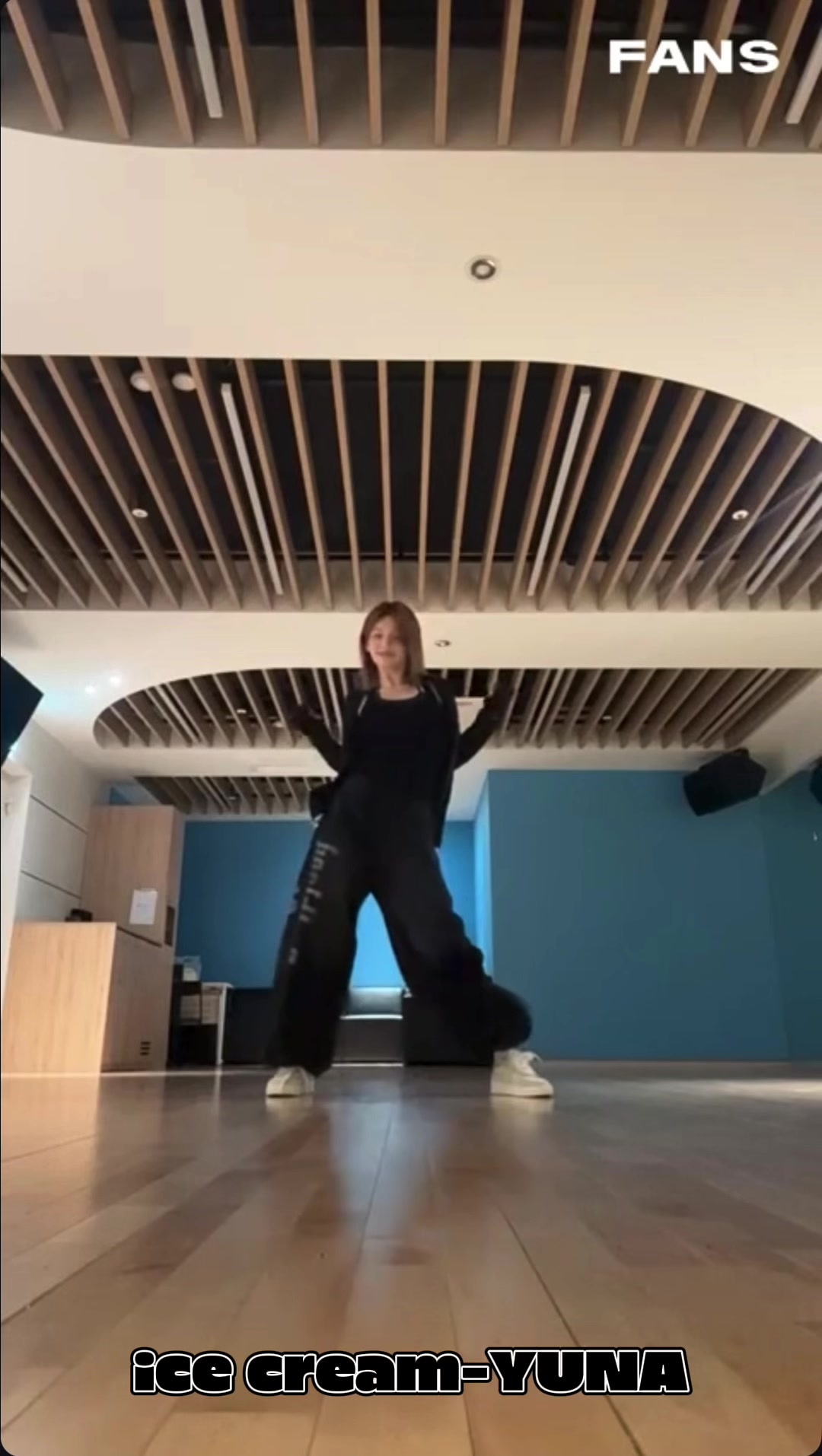 @laurieishere