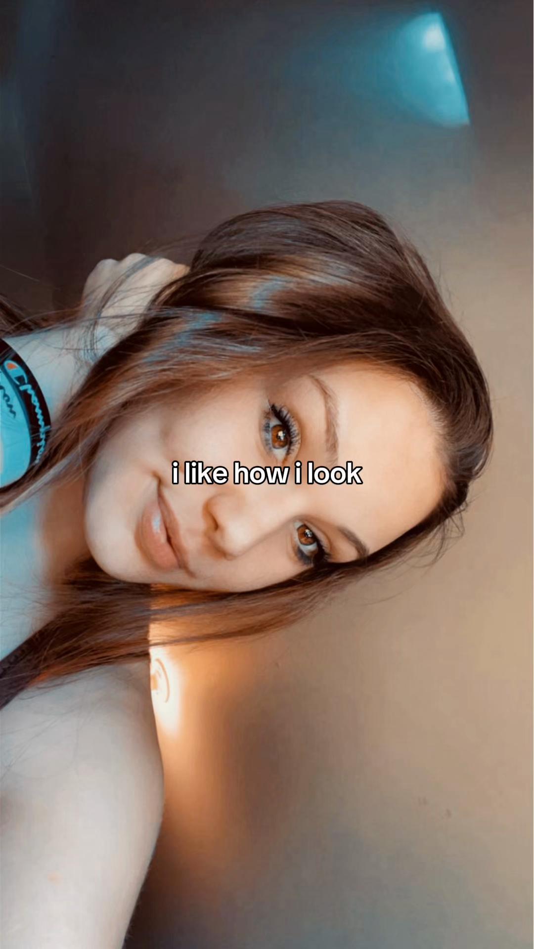 @carlydrew
