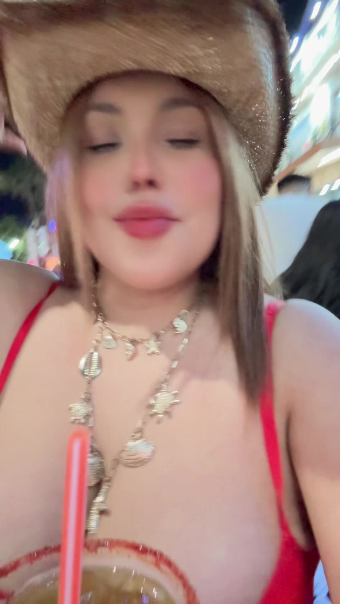 @Madeleyn Mac Macías✨