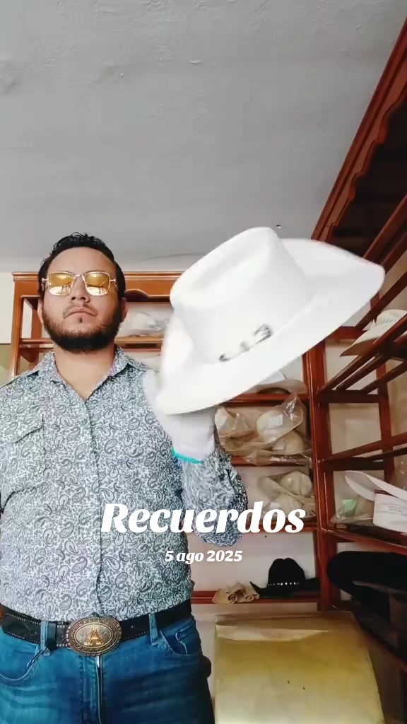 @Adrian hats (Polo El Ranchero)