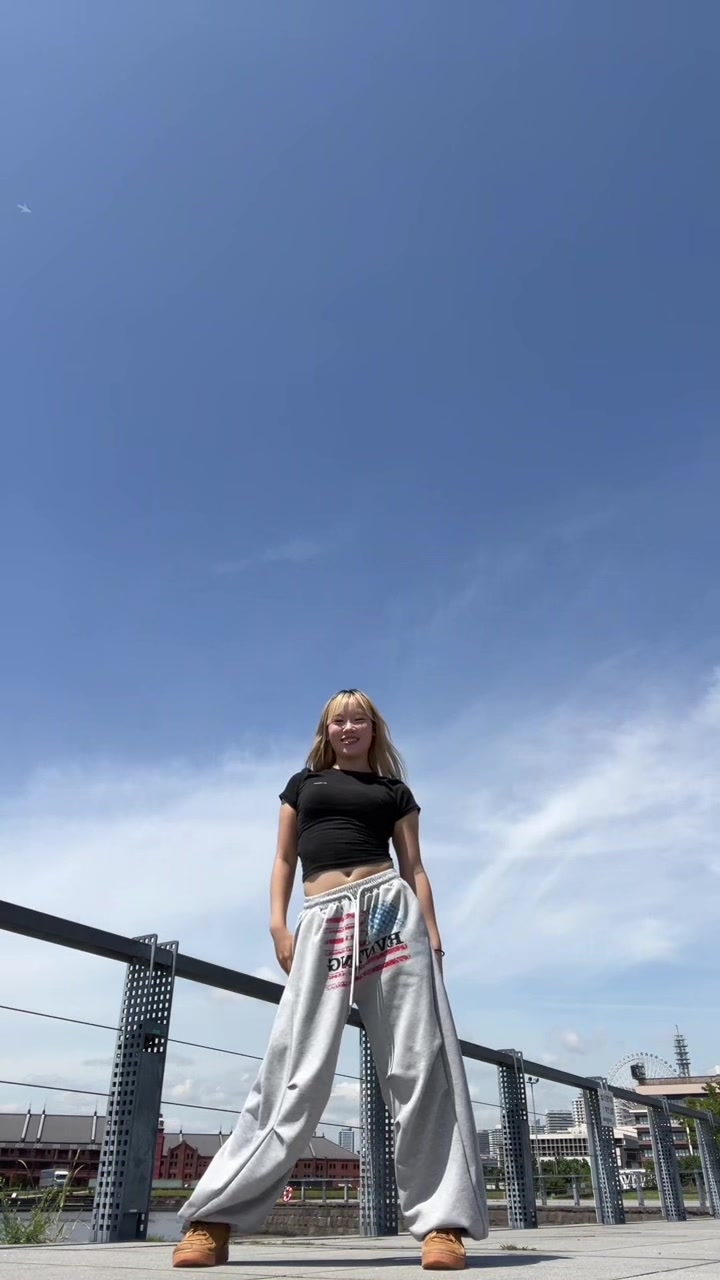@もな