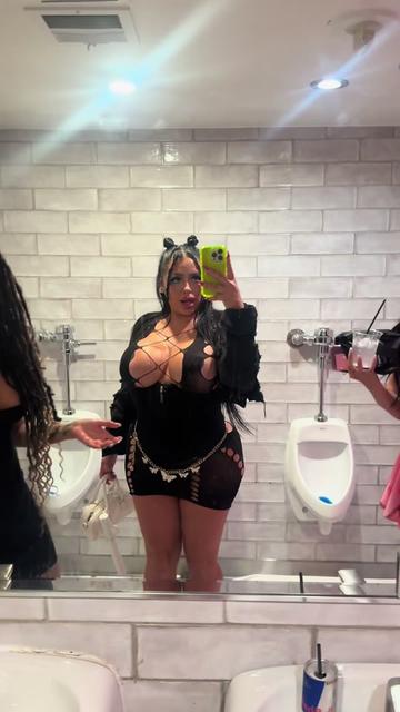 @zoeyfoxxofficial