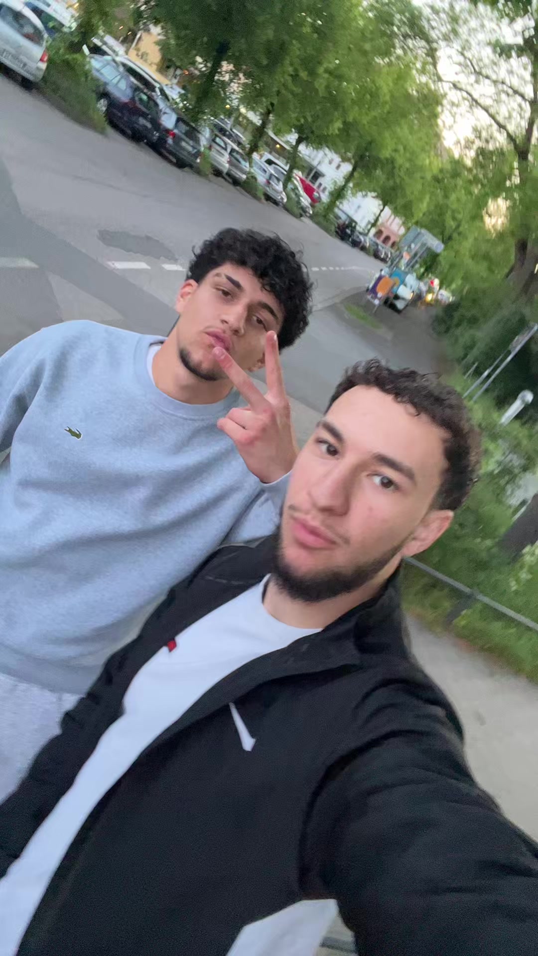 @MIT KOPF DURCH DIE DECKE