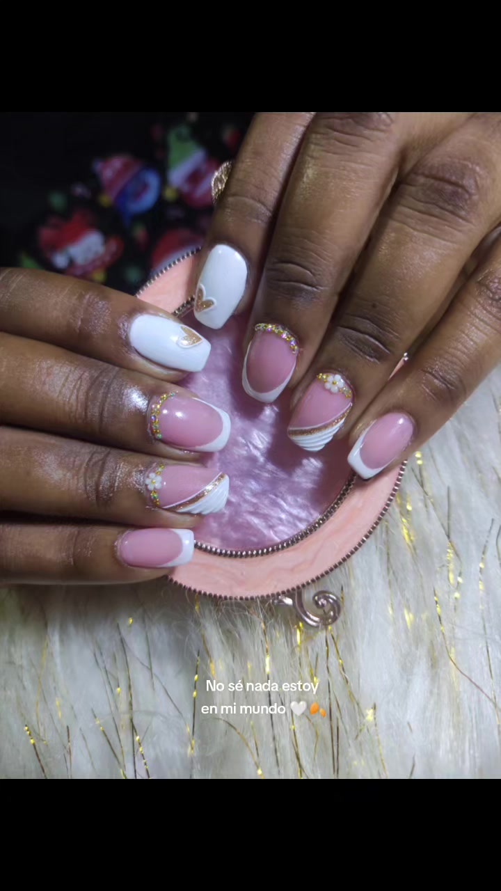 @karolinanails 💅