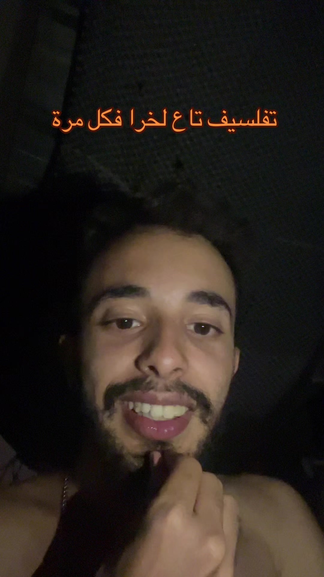 @•
