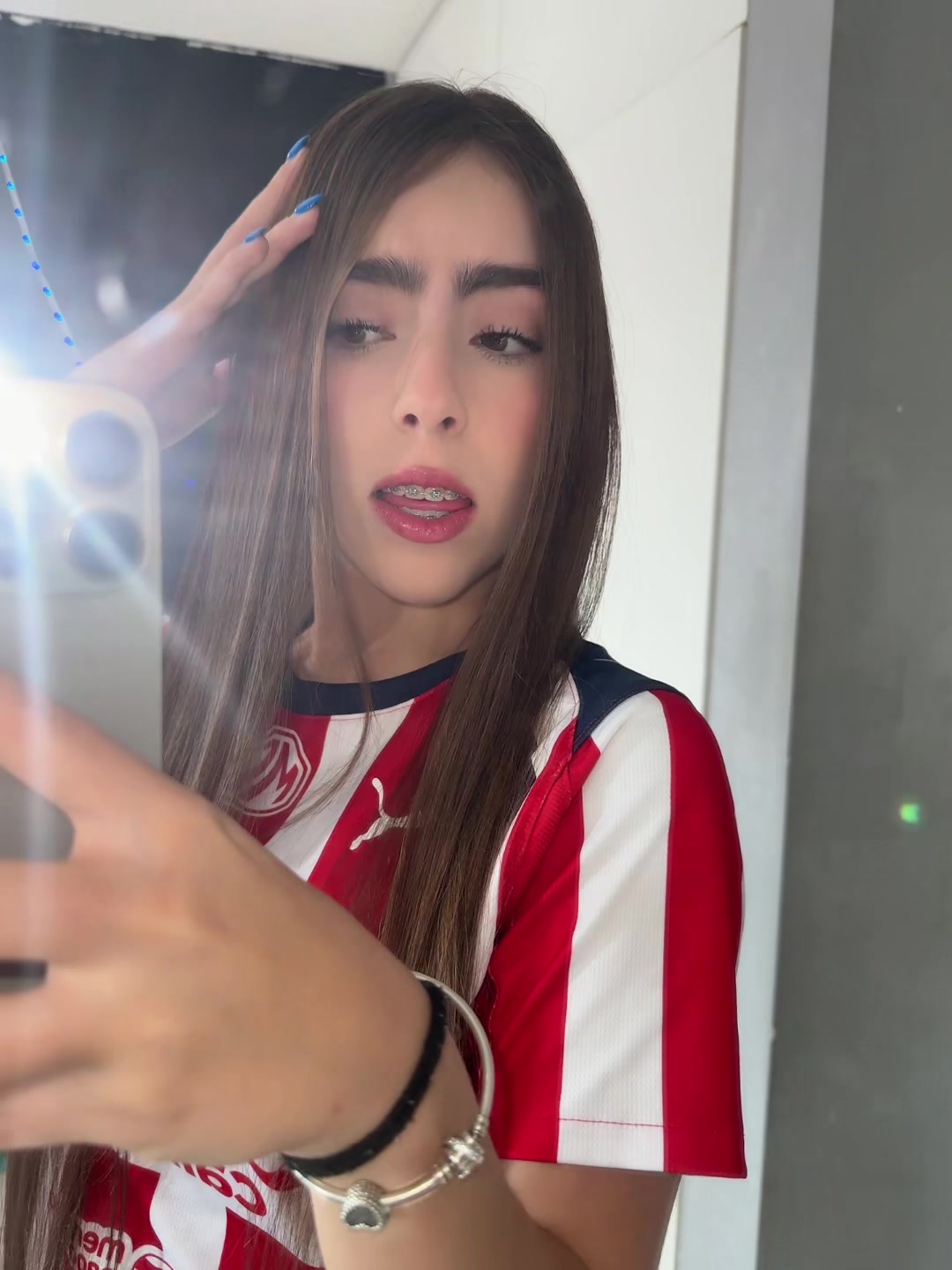 @_andreaalizee_