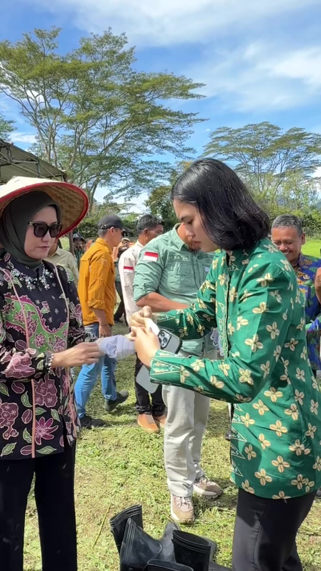@LahatKiteID