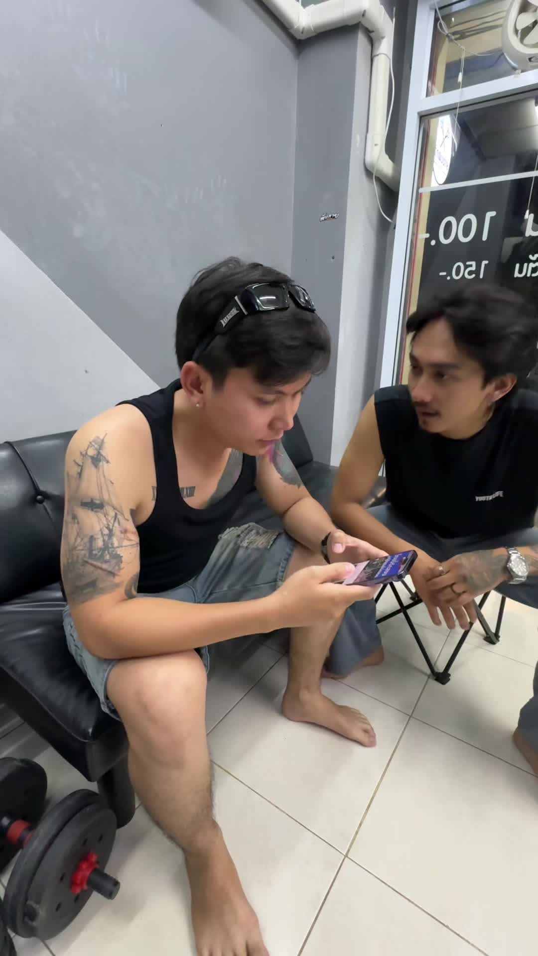 @โม